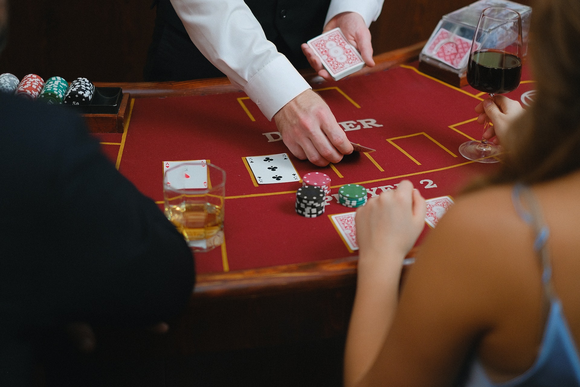 Sneaky Tactics Casinos Use to Keep Your Money Flowing